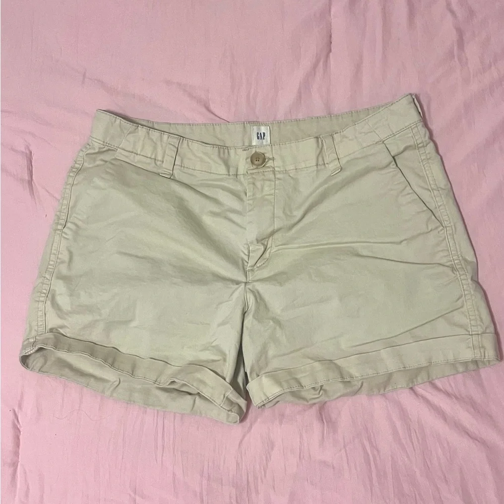 GAP Women's Beige Cargo Shorts - Picture 1 of 5